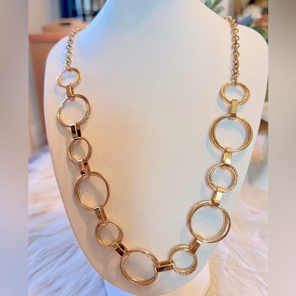 Vintage GV9 Gold
Just the necklace - Picture 8 of 8